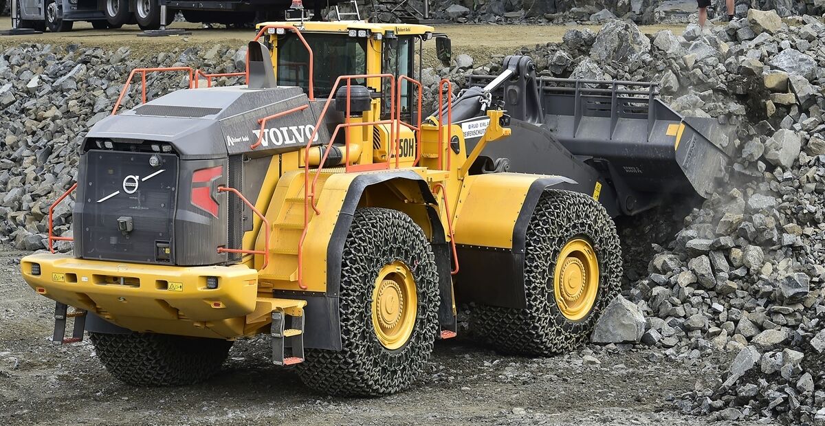 Volvo L350H 大型轮式装载机在采石场作业