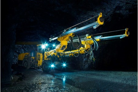安百拓地下凿岩台车在矿山巷道内作业(图源:Zambian Mining Online,2026-09)