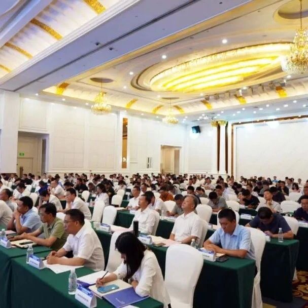 2026鄂湘两省工程机械产业合作对接会在随州举行——14家龙头企业分6组签约，覆盖整机、底盘、零部件全产业链